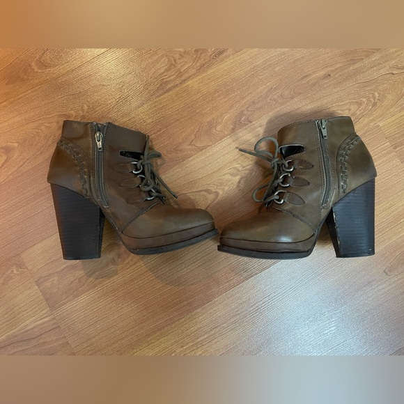 SEYCHELLES Leather Heel Booties - Picture 4 of 9